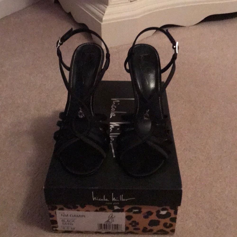 Nicole Miller New York size 8.5, 3” heels